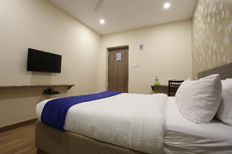 Ocean Suites Hotel Bombay Exterior foto